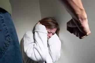 大老媛爆料阿厦家暴视频,视频曝光家庭暴力惊人内幕