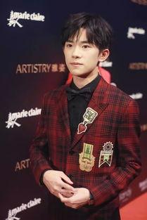 爆料易烊千玺的网红视频,揭秘明星私下生活瞬间